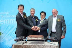 v.l.n.r.: CFO Christian von der Linde, CEO Josef Minster, Kim Jong-Chan, Norbert Hausfelder